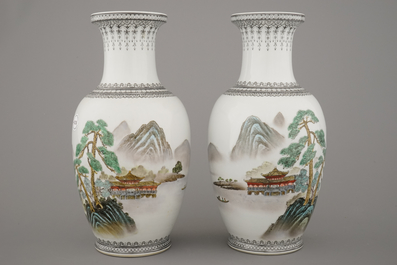 A collection of 7 Chinese porcelain vases, 20th C.