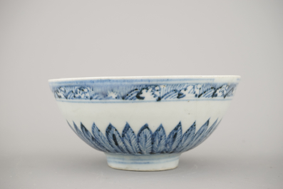 Lot de 3 coupes en porcelaine de Chine, bleu et blanc, dynastie Ming