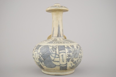 A Chinese porcelain blue and white Wan-Li Hatcher Cargo kendi, ca. 1643