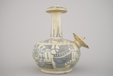 A Chinese porcelain blue and white Wan-Li Hatcher Cargo kendi, ca. 1643