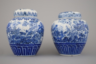 Paar blauw en witte Arita potten met deksels in Japans porselein, 19e eeuw