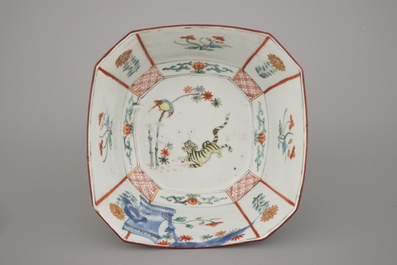 A Dutch-decorated chinese porcelain octagonal Kakiemon style bowl, Qianlong, 18th C.