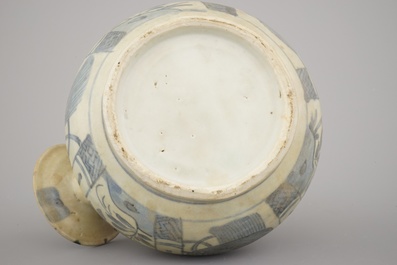 A Chinese porcelain blue and white Wan-Li Hatcher Cargo kendi, ca. 1643