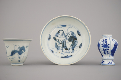 3 blauw en witte voorwerpen in Chinees porselein, Ming-dynastie en Kangxi