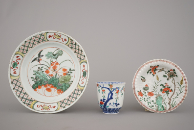 Two Chinese porcelain famille verte plates and a wine cup, Kangxi, 18th C.