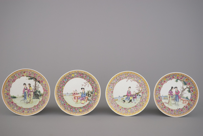 Lot van 4 Chinese borden met dames in tuin, famille rose, 20e eeuw
