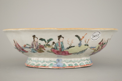 A large Chinese famille rose bowl, 19th C.