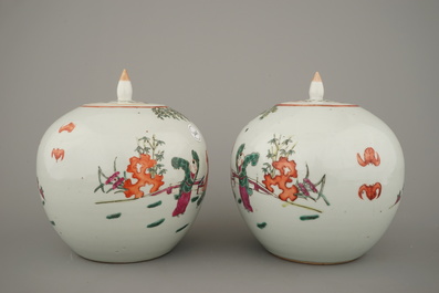 Paire de pots couverts en porcelaine de Chine, famille rose, 19e