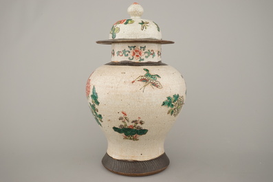 A Chinese porcelain famille verte Nanking vase and cover, 19th C.
