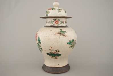 Vase couvert en porcelaine de Chine, famille verte, Nanking, 19e