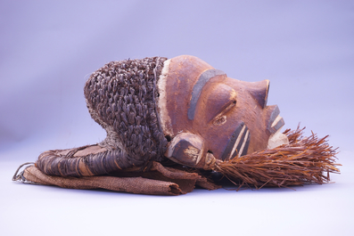 Masque africain sculpt&eacute; en bois, Pende, d&eacute;but-moiti&eacute; 20e