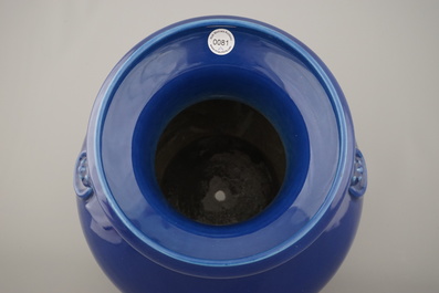 Grote vaas in Chinees monochroom porselein, gemerkt Qianlong, 19e eeuw