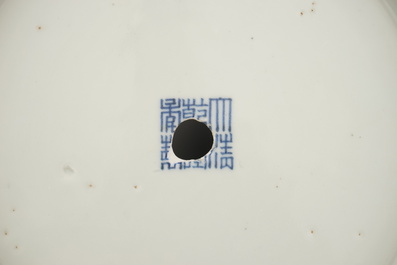 Grote vaas in Chinees monochroom porselein, gemerkt Qianlong, 19e eeuw