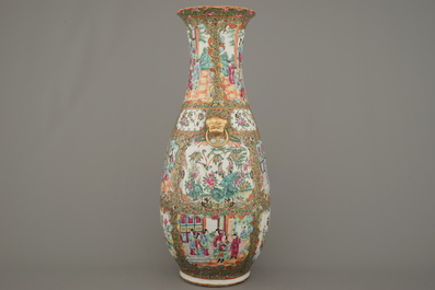 A fine Chinese Canton porcelain sleeve vase, 19th C.