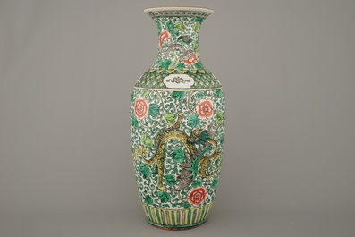Vase avec dragon, Chine, famille verte, 19e
