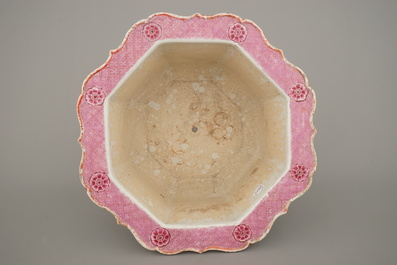 Jardini&egrave;re en porcelaine de Chine, famille rose, Yongzhen