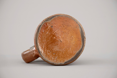 Een zeldzame klein-formaat pint met tinnen deksel, Raeren, ca. 1600