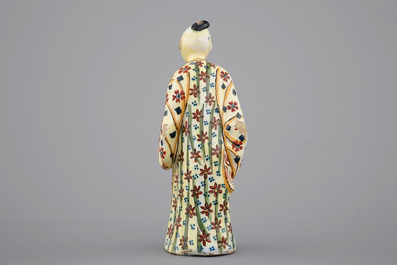 Een Delfts aardewerken figuur van een Chinees met gele fondkleur, 18e eeuw
