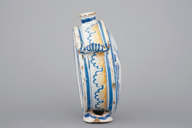 Een pelgrimsfles met decor van Sint-Franciscus, Nevers, 18e eeuw