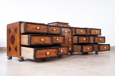 An elongated cabinet of drawers in burl veneer, Liege, 17/18th C.