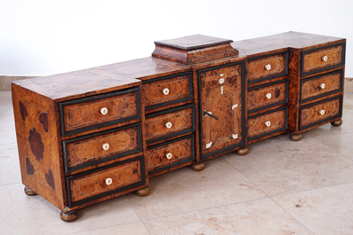 An elongated cabinet of drawers in burl veneer, Liege, 17/18th C.