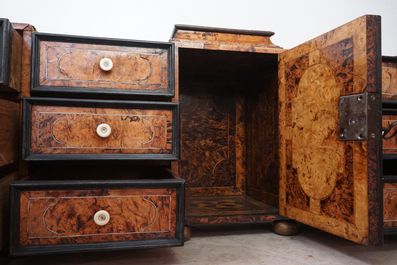 An elongated cabinet of drawers in burl veneer, Liege, 17/18th C.