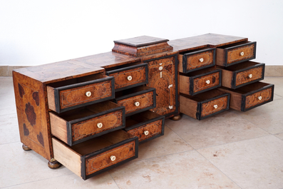 An elongated cabinet of drawers in burl veneer, Liege, 17/18th C.