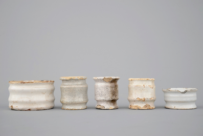 A set of 5 white Dutch Delft ointment jars and albarello, 17/18th C.