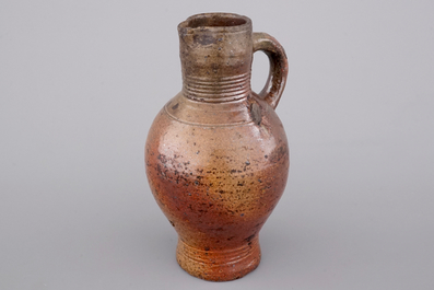 A lot of 3 saltglazed stoneware jugs incl. a Raeren pilgrim's flask or gourd, 17th and 19th C.