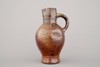 A lot of 3 saltglazed stoneware jugs incl. a Raeren pilgrim's flask or gourd, 17th and 19th C.