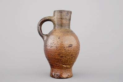 A lot of 3 saltglazed stoneware jugs incl. a Raeren pilgrim's flask or gourd, 17th and 19th C.