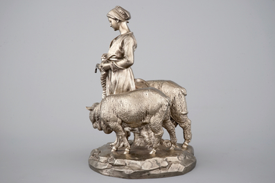 Een verzilverde bronzen groep van een meisje met een schaap en een ram, Christofle et Cie., 19e eeuw