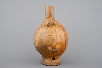 A lot of 3 saltglazed stoneware jugs incl. a Raeren pilgrim's flask or gourd, 17th and 19th C.