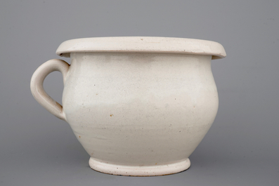 A large white Delft chamber pot, 18th C.