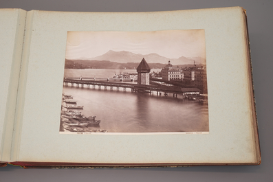 Een fotoalbum met albumine foto's van Zwitserland, 19/20e eeuw