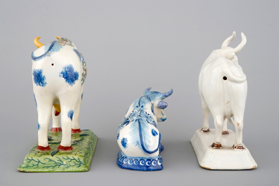 A set of 5 Dutch Delft models of cows, 18/19th C.