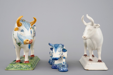 A set of 5 Dutch Delft models of cows, 18/19th C.