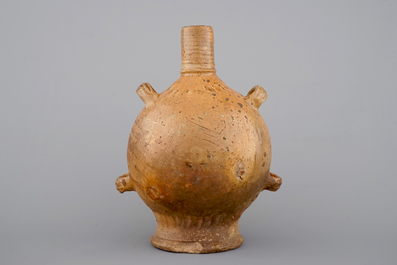 A lot of 3 saltglazed stoneware jugs incl. a Raeren pilgrim's flask or gourd, 17th and 19th C.