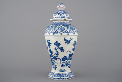 A fine Dutch Delft blue and white vase and cover, 17th C.