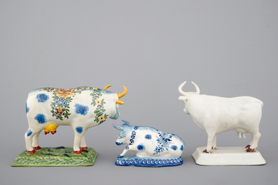 A set of 5 Dutch Delft models of cows, 18/19th C.