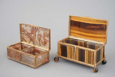Twee doosjes in koper en natuurlijke gesteenten: tijgeroog en agaat met inclusies, 19e eeuw