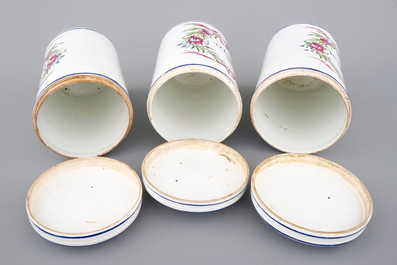 Un ensemble de 3 pots de pharmacie en fa&iuml;ence de l'Est, 18&egrave;me