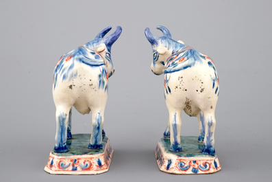 A set of 5 Dutch Delft models of cows, 18/19th C.