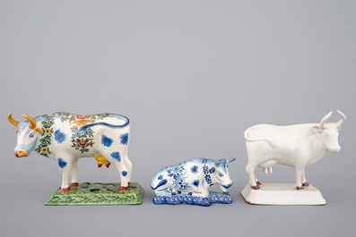 A set of 5 Dutch Delft models of cows, 18/19th C.