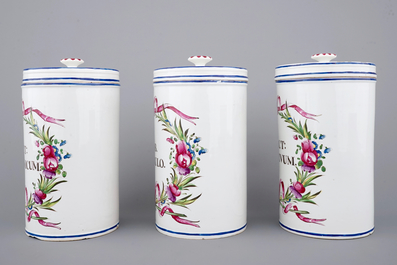 Un ensemble de 3 pots de pharmacie en fa&iuml;ence de l'Est, 18&egrave;me