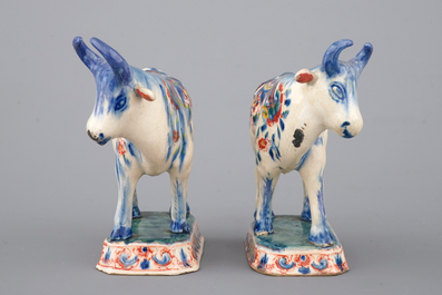 A set of 5 Dutch Delft models of cows, 18/19th C.