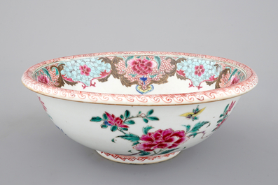 A large deep Chinese famille rose bowl, Qianlong, 18th C.