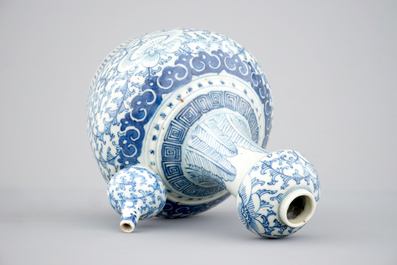 A rare Chinese blue and white kendi for the Indonesian market, 19th C.