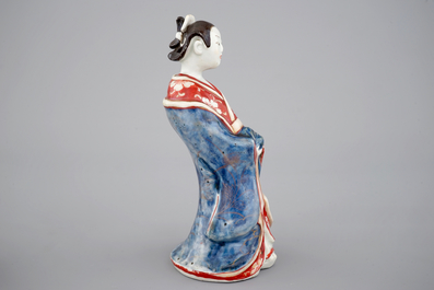 Une figure d'une bijin en porcelaine de Japon, 18&egrave;me