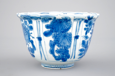 A Chinese porcelain blue and white kraak porcelain bowl or &quot;crowcup&quot;, Wan-Li, Ming dynasty